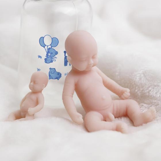 Imagem de Boneca Reborn Baby Doll AISITE Mini Silicone, gêmeos de 5 e 10 cm com presente