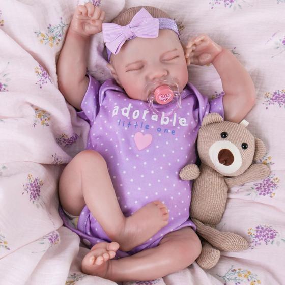 Imagem de Boneca Reborn Baby Doll Aori Lifelike Realistic de 45 cm com acesso.