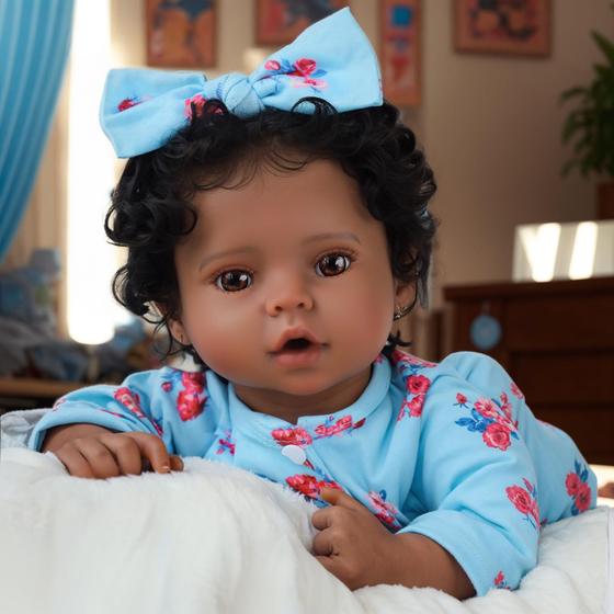 Imagem de Boneca Reborn SCOM - Menina Negra de 50cm com Corpo Macio