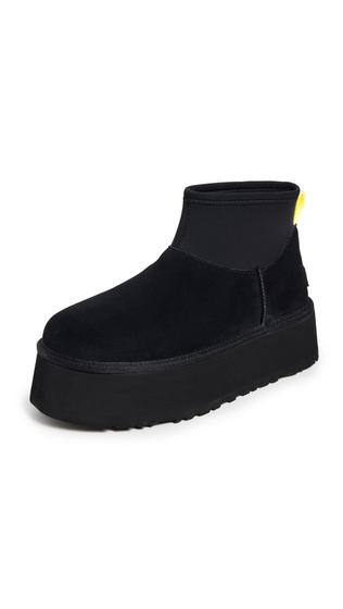 Imagem de Bota Fashion UGG Classic Mini Dipper feminina preta tamanho 10