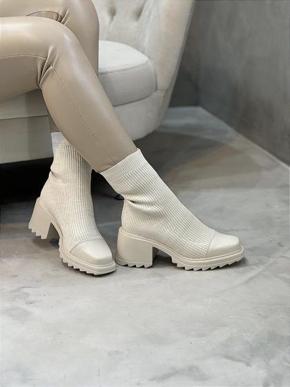 Imagem de Bota Feminina Melanie em Meia Off-white