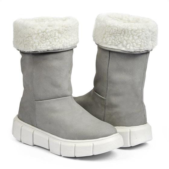 Imagem de Bota Feminina para Neve em Couro Forrada com Lã e Impermeáve