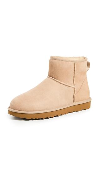 Imagem de Bota feminina UGG Classic Mini II Sand tamanho 07