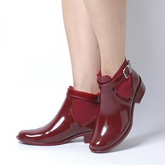 Bota Galocha Feminina Coturno Impermeável Cano Médio Inverno é boa?