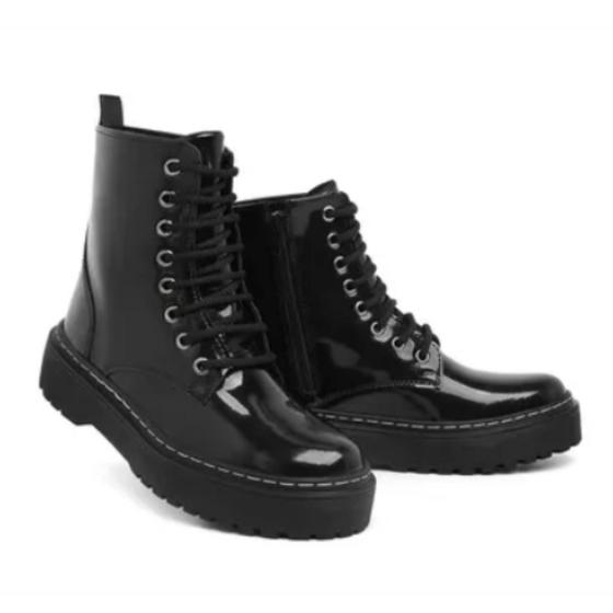 Imagem de Bota Verniz Tratorada Coturno Feminino Preto Cano Médio Solado Plataforma com Cadarço