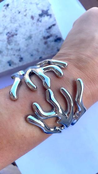 Imagem de Bracelete Feminino de Metal com Formas de Corais.