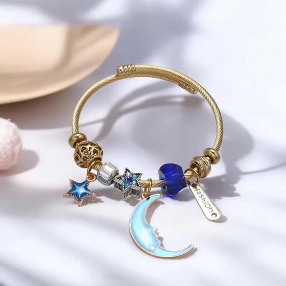 Imagem de Bracelete Pulseira Dourada Ajustável Com 7 Berloques