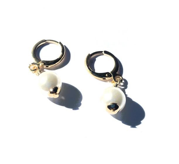Imagem de Brinco Argola Click com Perola Dourado Semijoia Lizzy Fatin