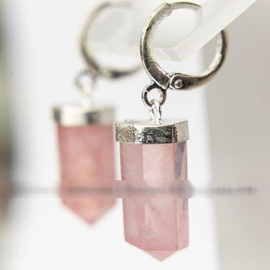 Imagem de Brinco Argola Micro Pontinha Quartzo Rosa Montagem Prateado