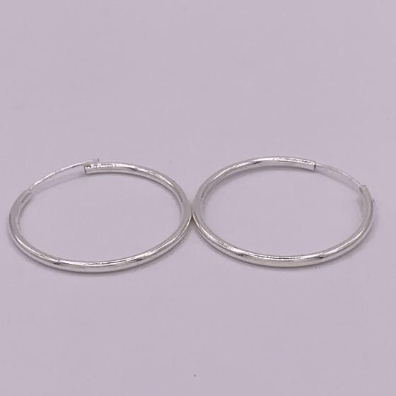 Imagem de Brinco de argola lisa, com fechamento de encaixe, prata 925