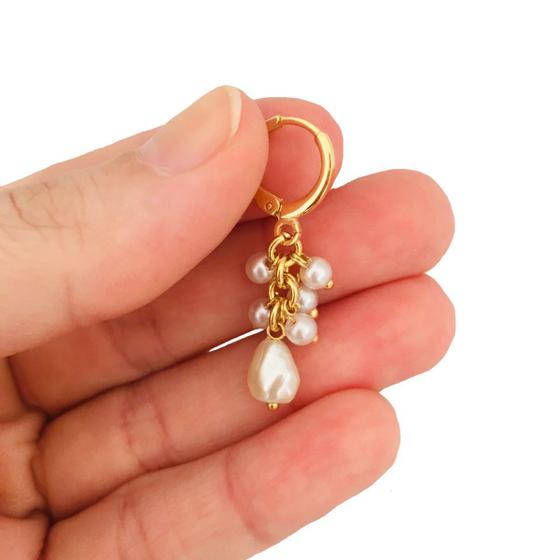 Imagem de Brinco de Argolinha Com Pérolas Folheado a Ouro 18k