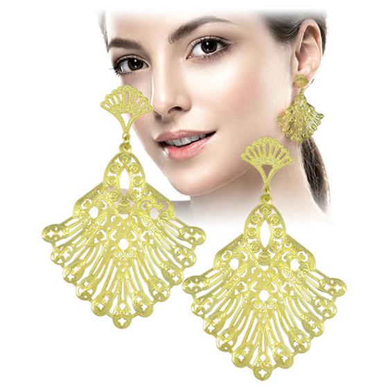 Imagem de Brinco De Chapa Estampada Com Detalhes Vazados E Estampas PRI Style Folheado A Ouro 18K Antialérgico