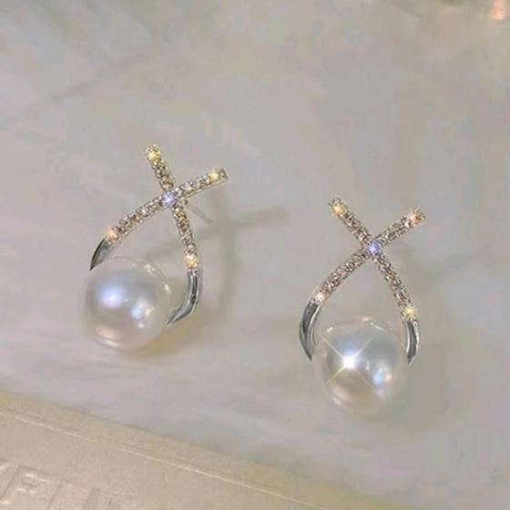 Imagem de Brinco De Laço Invertido Com Strass E Pérola Folheado A Prata Antialérgico - SHPRI006 P
