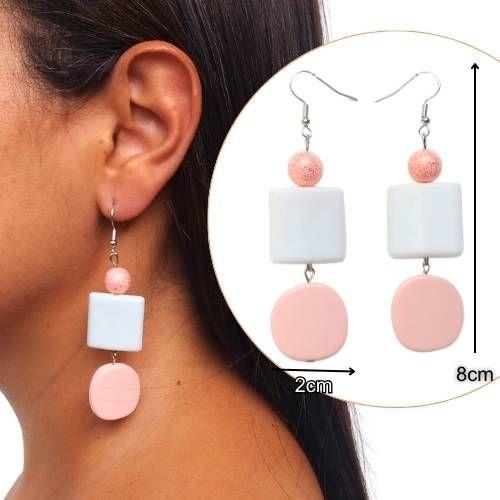 Imagem de Brinco feminino com estilo e elegância artesanal feitos com miçangas e entremeios