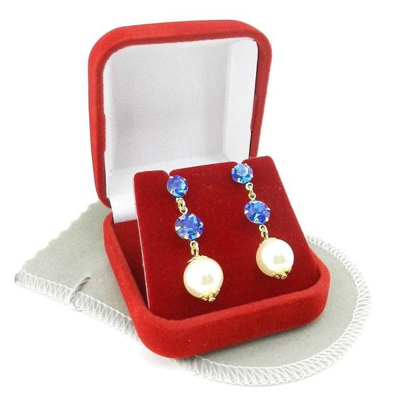 Brinco Feminino Perola 10mm + Strás Azul Folheado Ouro BR128 Menor preço em Brinco Feminino Perola 10mm + Strás Azul Folheado Ouro BR128