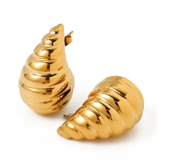 Imagem de Brinco Gota Croissant Riscado Banhado a Ouro 18k