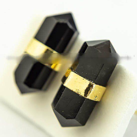 Imagem de Brinco Micro Bi Ponta Pedra Obsidiana Negra Envolto Dourado