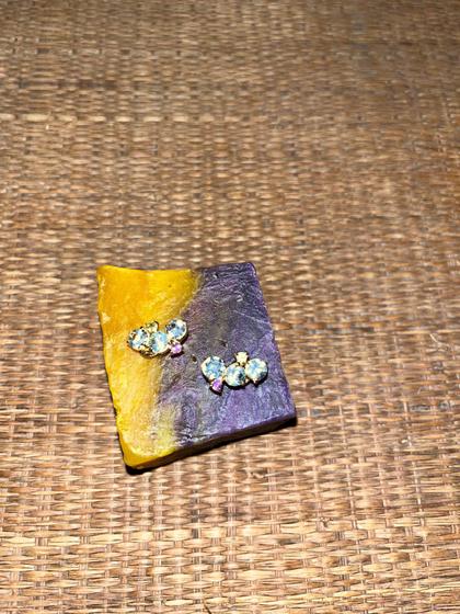 Imagem de Brinco pedras brasileiras topázio azul com ametistas ouro amarelo18 k