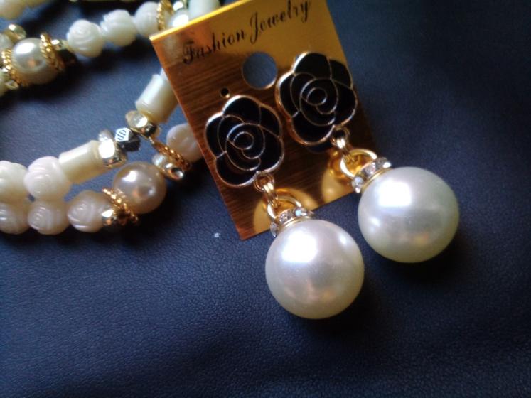 Imagem de Brincos + pulseiras Divas