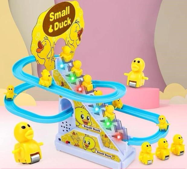 Brinquedo Elétrico Musical Patinho Sobe Escada e Escorrega Pista Playground Divertido - Toy King Imagem de Brinquedo Elétrico Musical Patinho Sobe Escada e Escorrega Pista Playground Divertido
