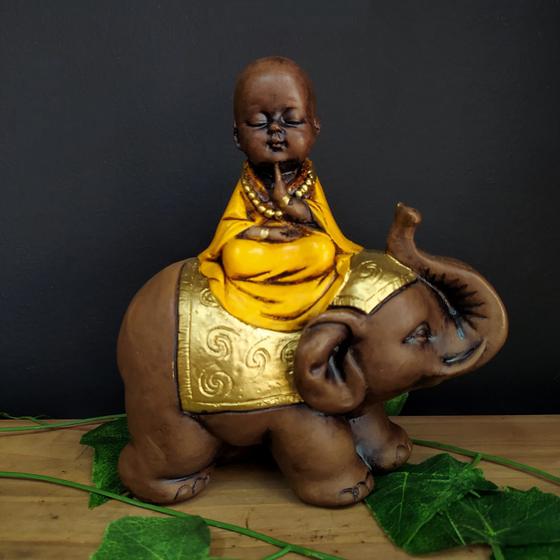 Imagem de Buda sentado no elefante amarelo 18cm