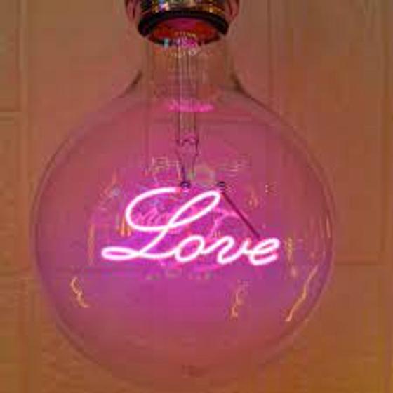 Imagem de Bulbo led filamento 3w   rosa  com escrita love”