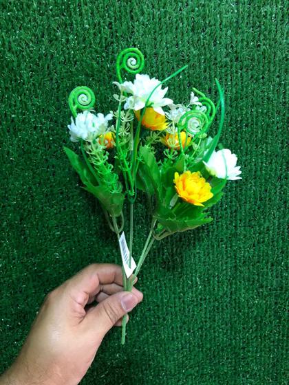 Buquê de flores artificial cravo x8 branco/ amarelo - Incantus Flores -  Flor e Planta Artificial - Magazine Luiza