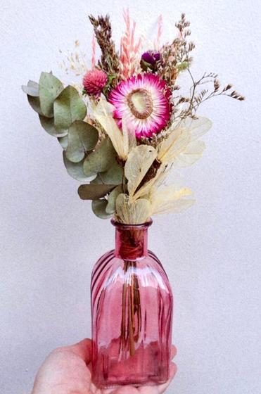 Buquê de flores secas eternizadas e vaso rosa - Florescência - Buquê de Flor  - Magazine Luiza