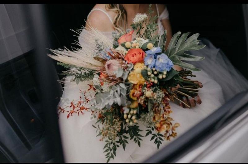 Buquê de noiva desidratado com flores em tons terracota laranja e azul -  Artes florais - Flor e Planta Artificial - Magazine Luiza