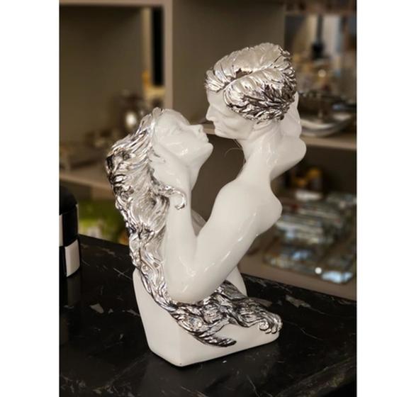 Imagem de Busto Decorativo homem Mulher se Beijando Formosa