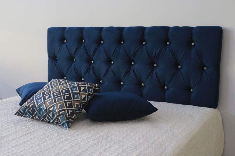 Cabeceira Estofada Casal Capitonê 1,40m x 50cm Em Veludo Azul Marinho Com Botões de Cristal Menor preço em Cabeceira Estofada Casal Capitonê 1,40m x 50cm Em Veludo Azul Marinho Com Botões de Cristal