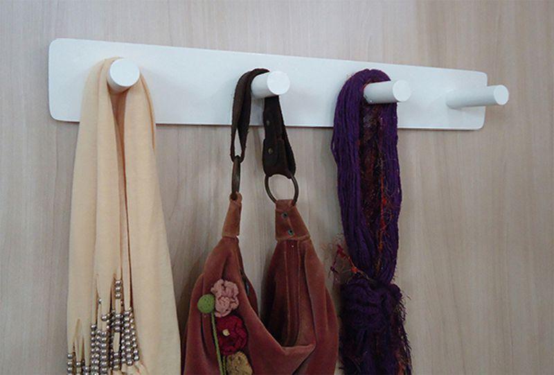 Cabideiro de Parede Porta Bolsas Tolhas Mochilas Pinos - Branco Laca Menor preço em Cabideiro de Parede Porta Bolsas Tolhas Mochilas Pinos - Branco Laca