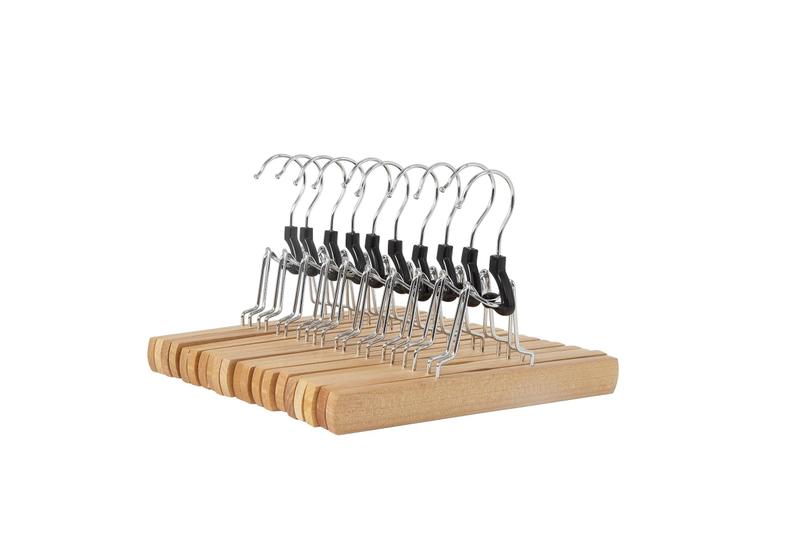 Imagem de Cabides de Madeira para Calças Amazon Basics - Pacote com 20