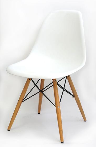 Cadeira Eames Polipropileno Branco Base Madeira -10255 Menor preço em Cadeira Eames Polipropileno Branco Base Madeira -10255