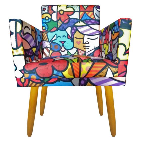 Cadeira Poltrona para Sala Pés Madeira Rodapé Estampa Romero Britto Menor preço em Cadeira Poltrona para Sala Pés Madeira Rodapé Estampa Romero Britto