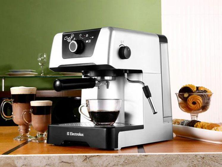 Cafeteira Expresso 15 Bar - Electrolux Chef Crema Silver EM400 Menor preço em Cafeteira Expresso 15 Bar - Electrolux Chef Crema Silver EM400