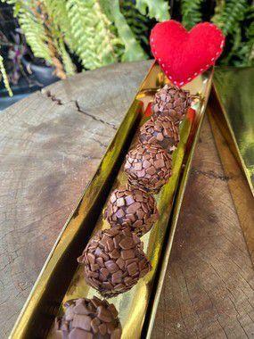 Imagem de Caixa Botão de Rosa com Brigadeiro Ouro Texturizado 5 un. Assk Rizzo