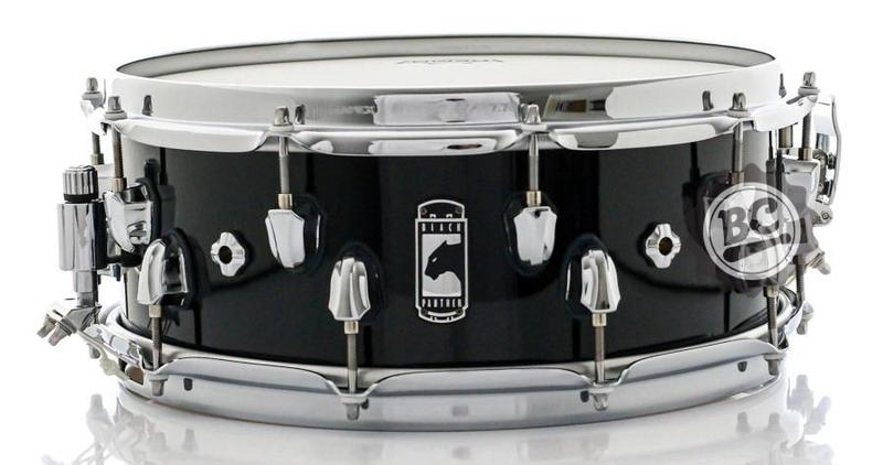 Imagem de Caixa Mapex Black Panther Nucleus 14x5,5 com casco híbrido em Maple e Walnut e aros Sonic Saver