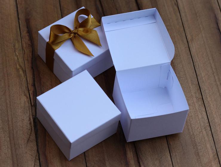 Imagem de Caixinha 7x7x5cm para Lembrancinha / Brownie Branco sem Laço - 100 peças