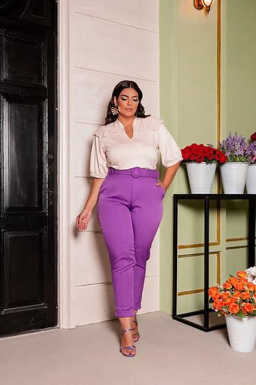 Imagem de Calça De Alfaiataria Plus Size Com Cinto Redondo Encapado