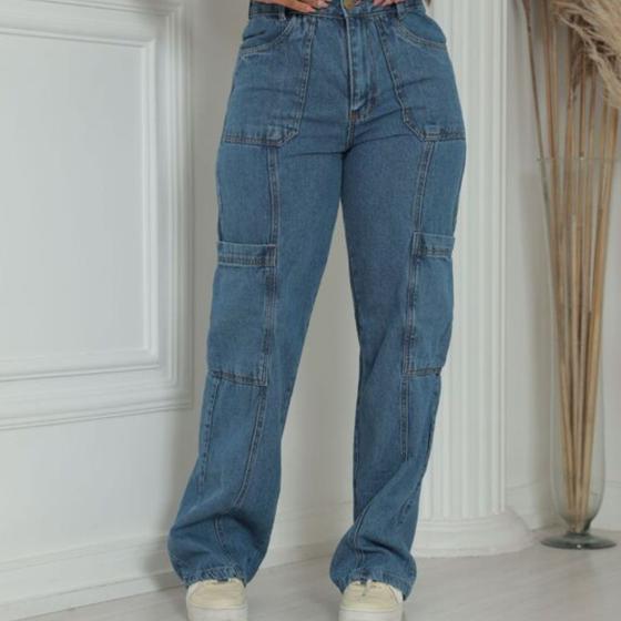 Imagem de Calça feminina cargo wide leg jeans sem lapela.