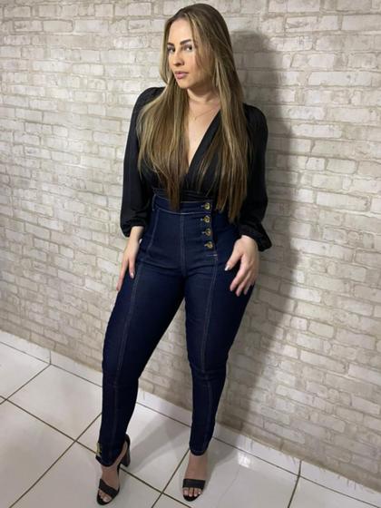 Imagem de Calça jeans feminina com botões com elastano