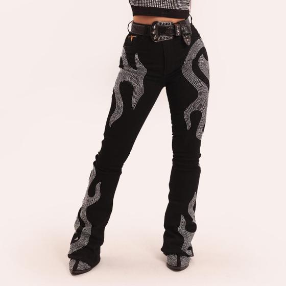 Imagem de Calça Jeans Feminina Moda Country Black Fire com Brilhos Strass Cintura Alta Barra Flare Texas Ranch Jeans Oficial