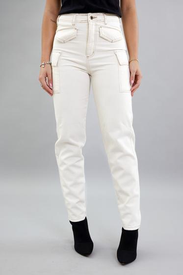 Imagem de Calça Mom Cargo Confort em Sarja Off-White Feminina Dialogo Jeans