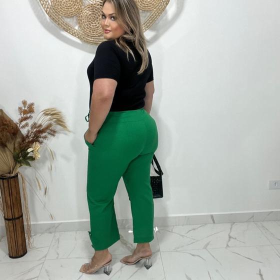 Imagem de Calça Pantacourt Liso Feminina Plus Size