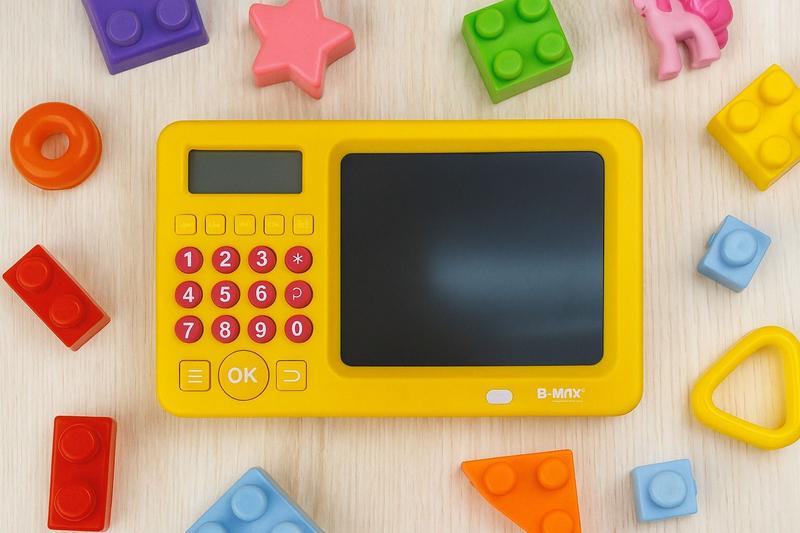 Imagem de Calculadora Lousa Mágica 2 Em 1 Com Jogos De Matemática B-Max BM-F972