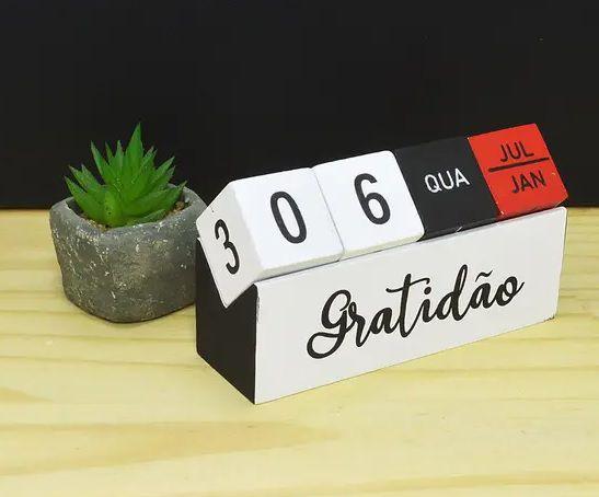 Imagem de Calendário Permanente de Madeira Dia Mês e Semana Gratidão