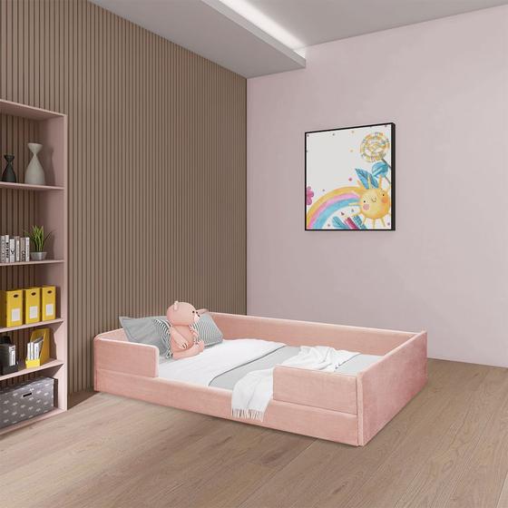 Imagem de Cama Infantil Montessoriana com Colchão Luana em Madeira com Revestimento em Tecido Rosa