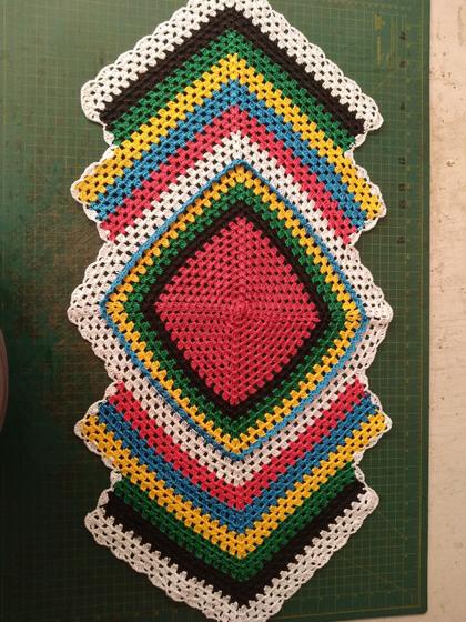 Imagem de Caminho de mesa feito linha raysa