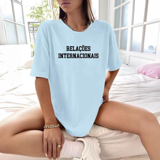 Imagem de Camisa Camiseta Feminina Estampada Relações Internacionais 100% Algodão Fio 30.1 Penteado